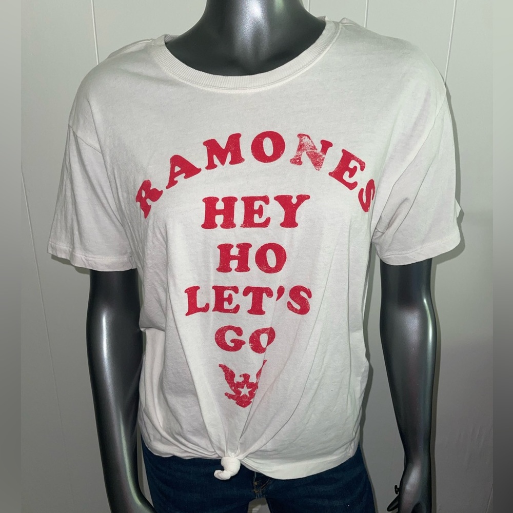 Ramones T-shirt “hey ho let’s go” size medium.